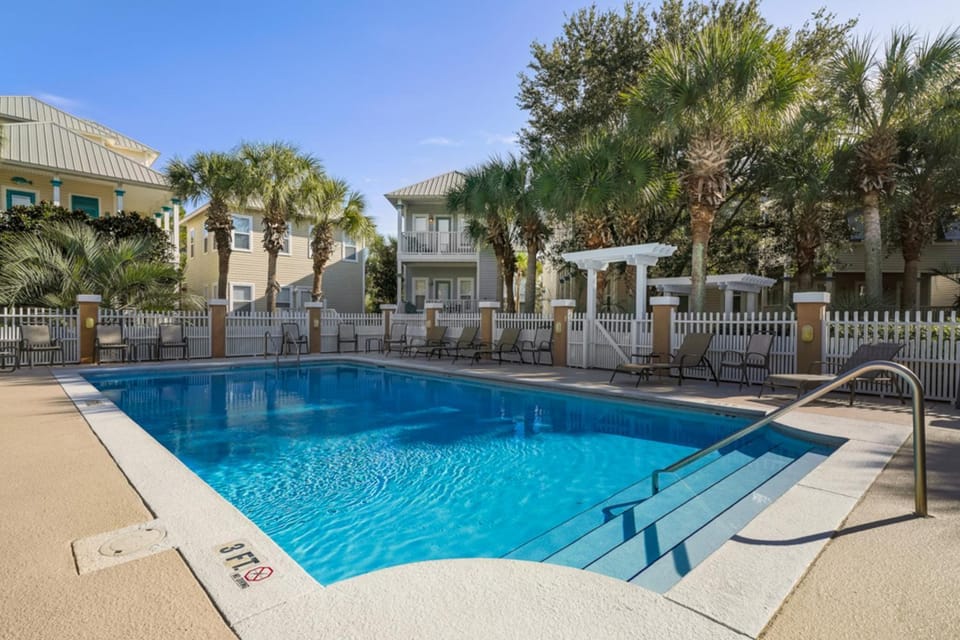 Inviting coastal property with spacious design and effortless beach access House in South Walton County