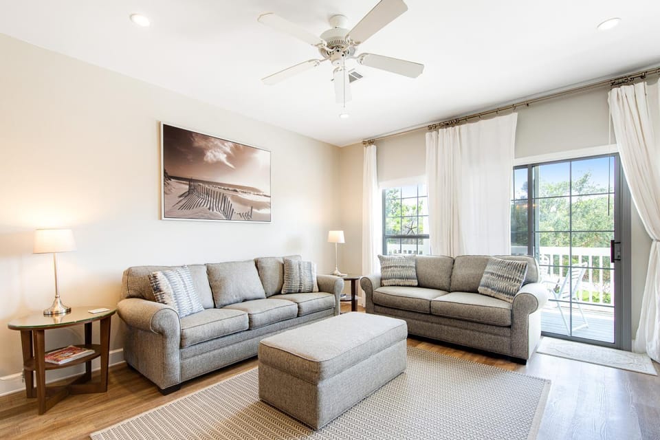 Dog-friendly townhome with pool hot tub & tennis - walk to beach House in South Walton County