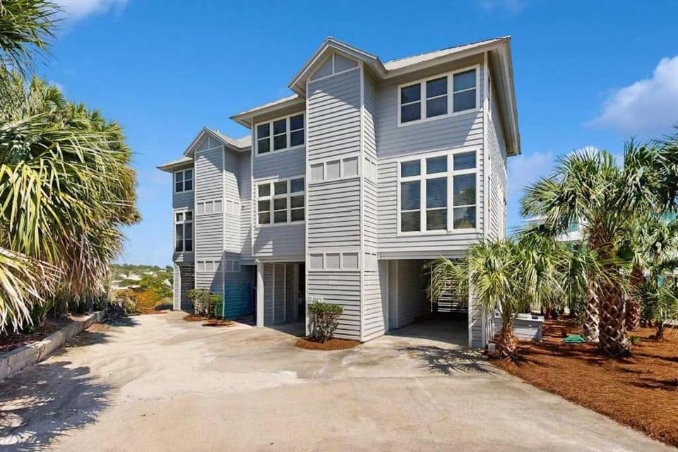 Gulf-front duplex with amazing views & screened deck - right on the beach House in South Walton County