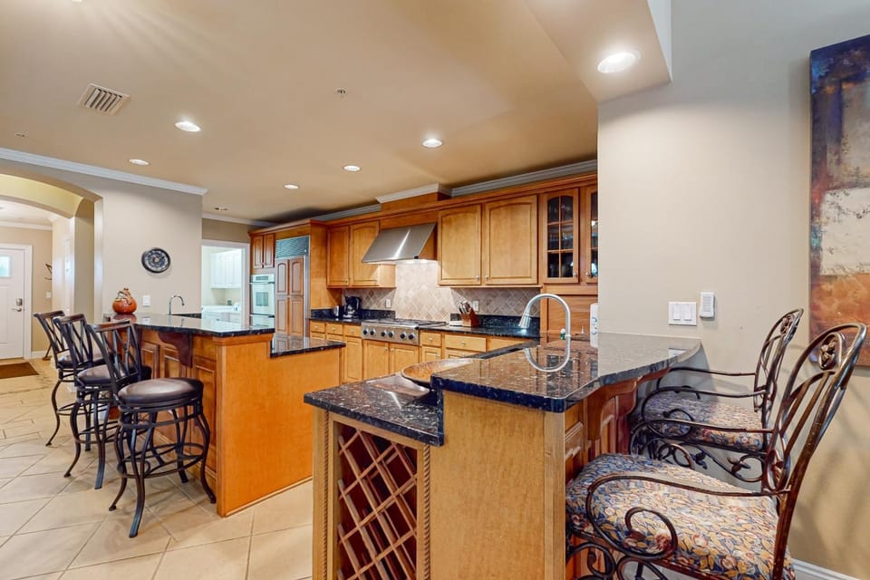 Charming Gulf front condo with courtyard pool access & full gulf view House in South Walton County