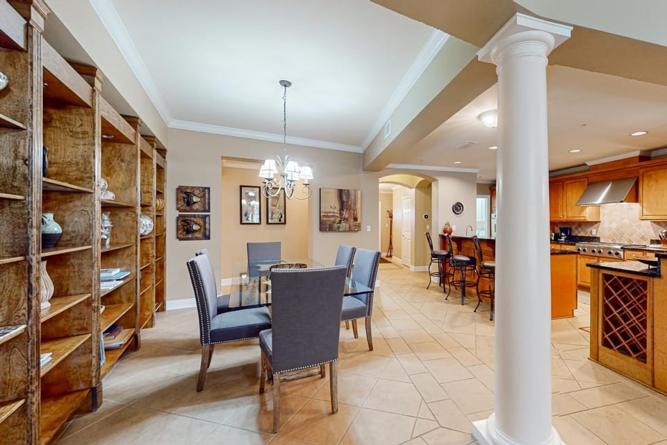 Charming Gulf front condo with courtyard pool access & full gulf view House in South Walton County