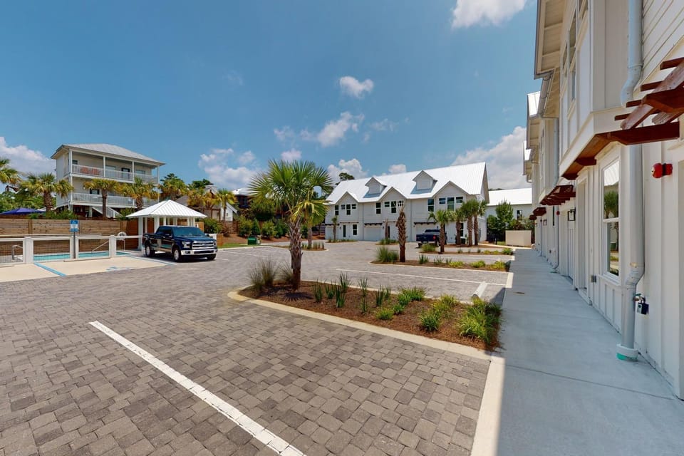 Gorgeous coastal home with pool access House in South Walton County