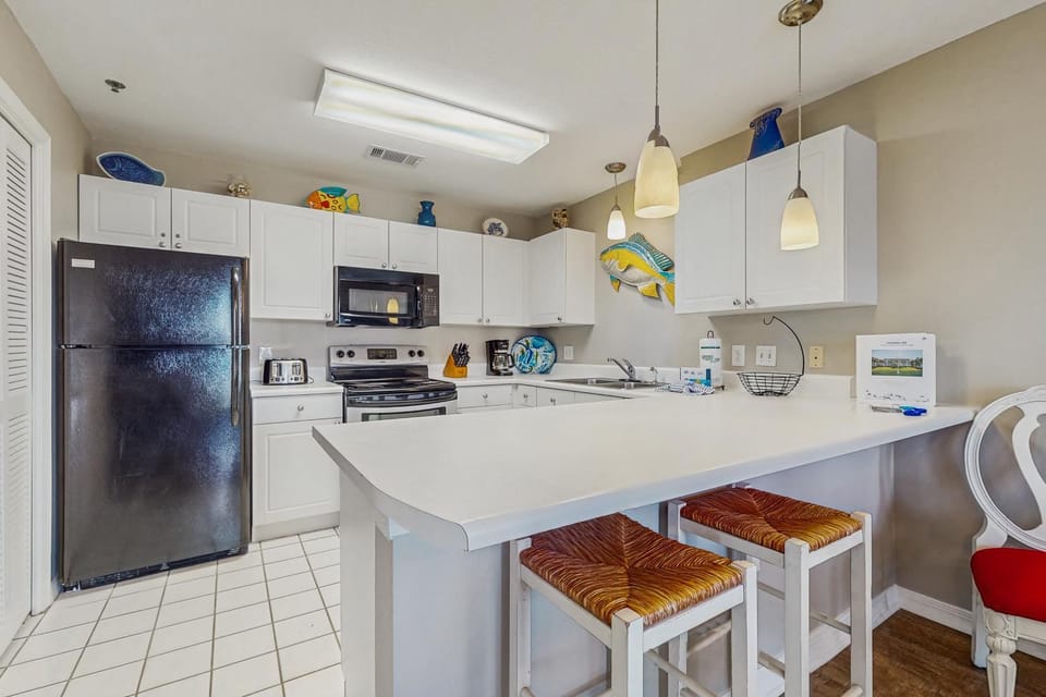 Bright Santa Rosa Beach Villa with community pools & hot tub - Next to Gulf House in South Walton County
