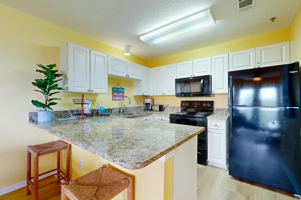 Coastal condo with free WiFi on-site pool & hot tub - close to the Gulf sands House in South Walton County