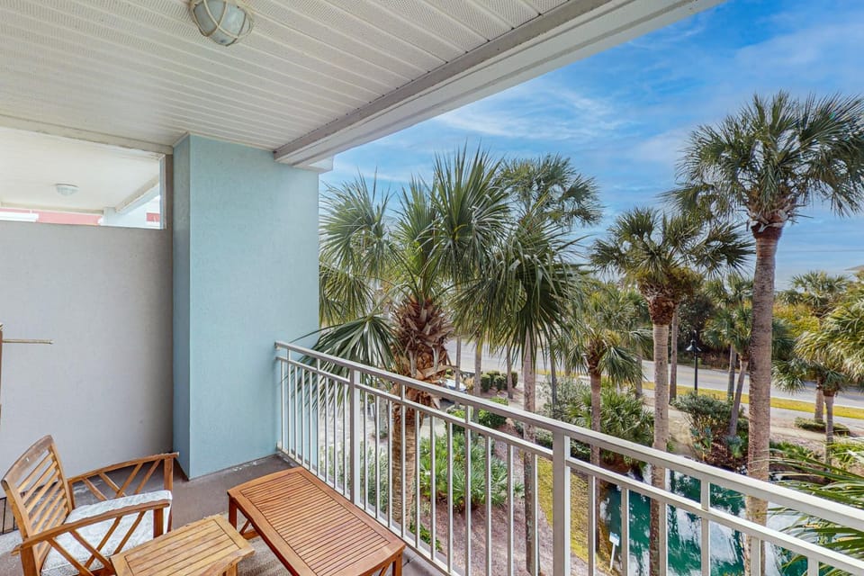 Adorable 3rd-floor cabana with gorgeous view from balcony pool and hot tub access House in South Walton County