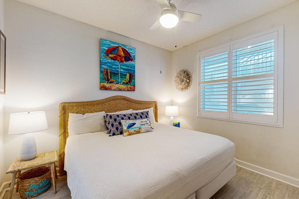 Adorable 3rd-floor cabana with gorgeous view from balcony pool and hot tub access House in South Walton County