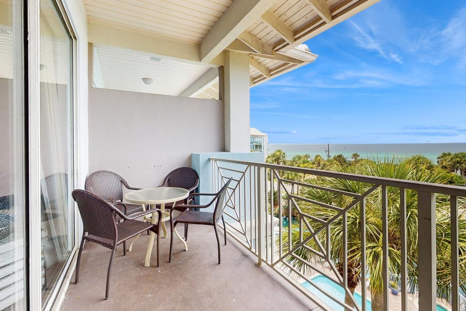 Santa Rosa Beach retreat with shared pool hot tub close to dining & parks House in South Walton County