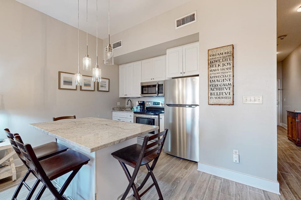 Centrally located condo near shopping & the beach with shared pool & tennis courts House in South Walton County