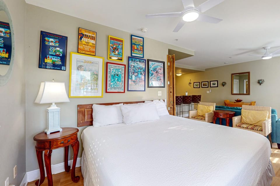 Lovely condo on the Gulf of Mexico with private balcony shared pool & tennis Apartment in South Walton County