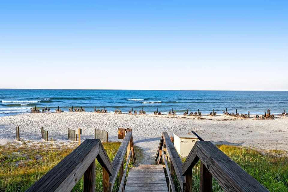 Luxury Family-Friendly Condo with Three Shared Pools Hot Tubs WiFi AC and W&D House in South Walton County