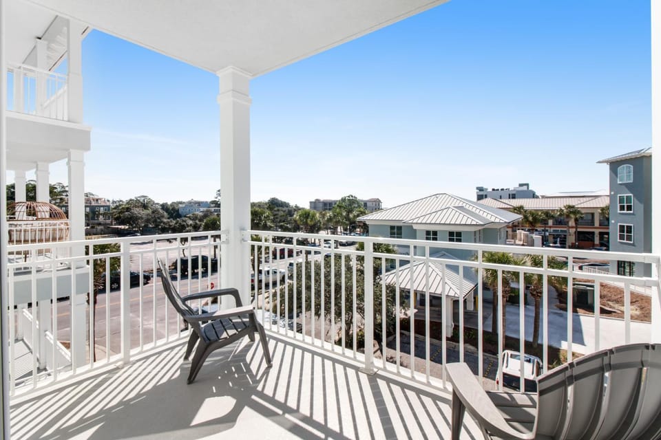 Luxury Family-Friendly Condo with Three Shared Pools Hot Tubs WiFi AC and W&D House in South Walton County