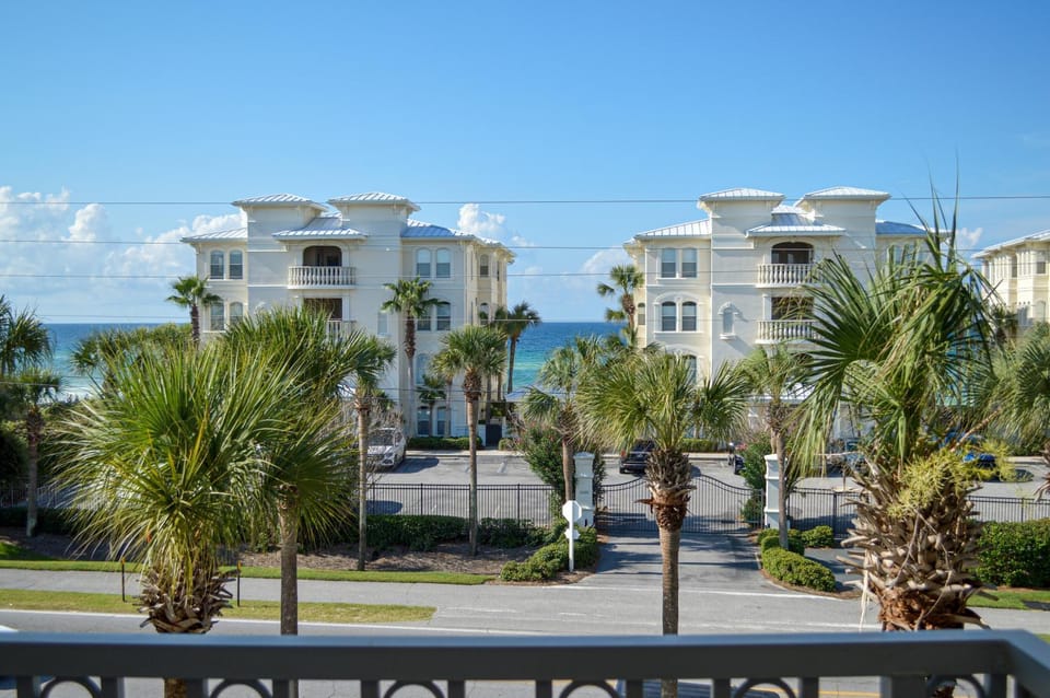 3rd-floor studio with Gulf view balcony pool & tennis Apartment in South Walton County