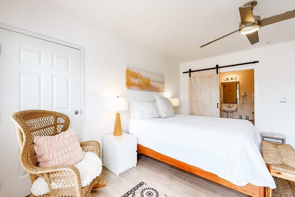 Adorable studio for two just steps from the beach - shared pool & tennis courts Apartment in South Walton County