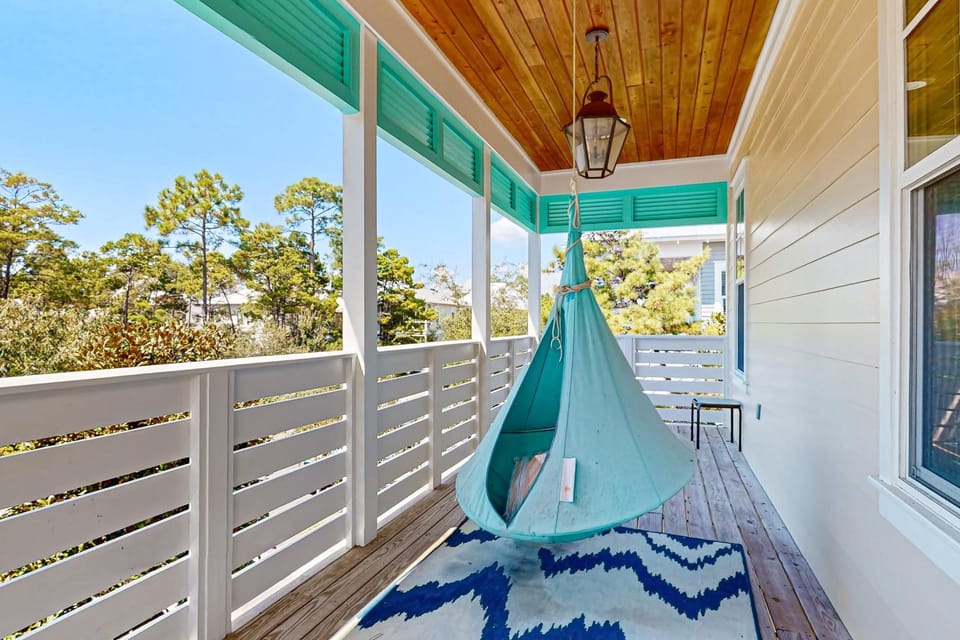 Scenic beachside retreat with abundant space and smooth access to the shore House in South Walton County