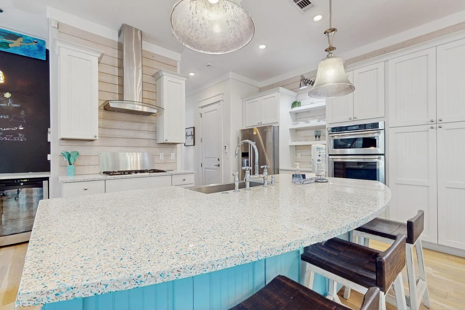 Scenic beachside retreat with abundant space and smooth access to the shore House in South Walton County