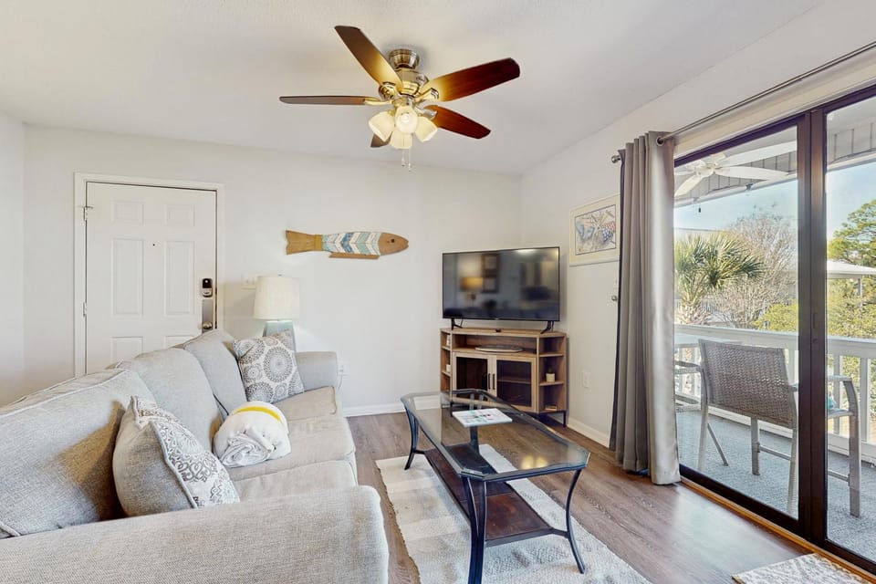Cozy coastal condo dog friendly with shared pool and close to beach House in South Walton County