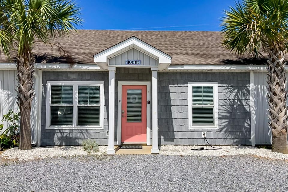 Stylish ocean-area home with generous space and short walk to the beach House in Mexico Beach
