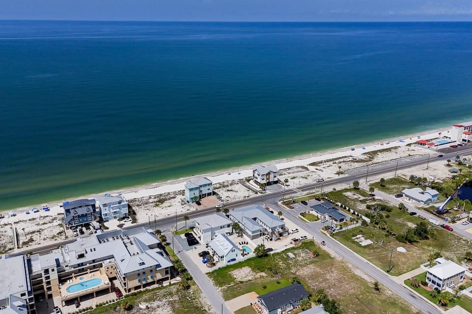 Stylish ocean-area home with generous space and short walk to the beach House in Mexico Beach