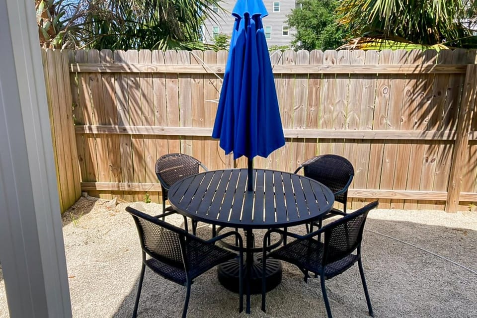 Stylish ocean-area home with generous space and short walk to the beach House in Mexico Beach