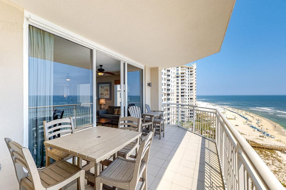 9th-floor open bright condo with views - close to dining House in Perdido Key
