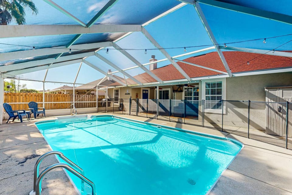 Single-level home with fenced yard private pool & washer&dryer House in Perdido Key