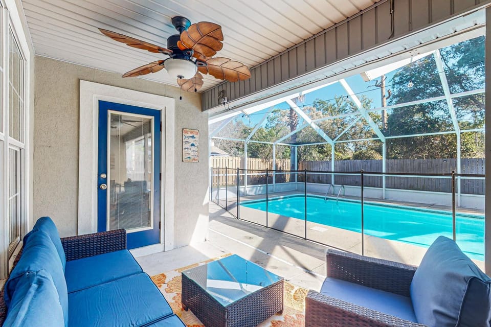Single-level home with fenced yard private pool & washer&dryer House in Perdido Key