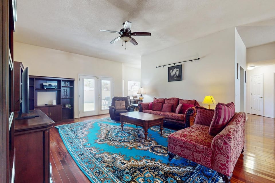 Gorgeous pet friendly coastal home with plenty of space and easy beach access House in Alabama