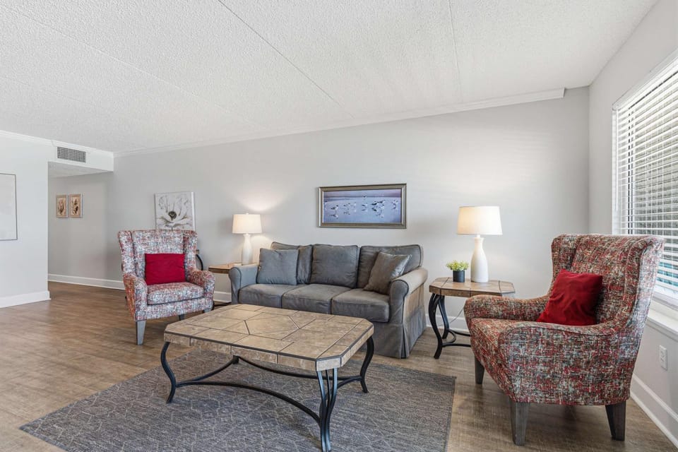 Cozy Gulf-front condo with 2 beach chairs - close to entertainment Apartment in Okaloosa Island