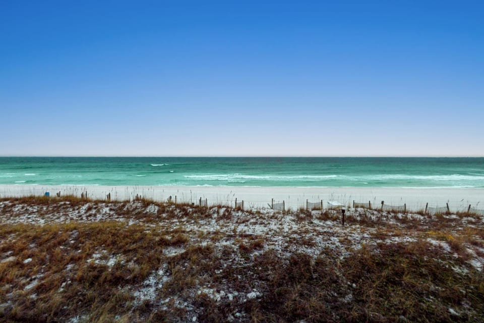 Third-floor bright Gulf front condo with dreamy views - close to everything House in Okaloosa Island