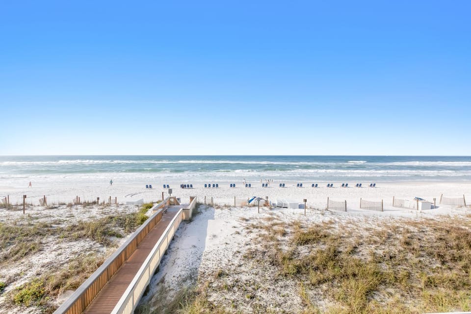 Bright third-floor Gulf-front condo with views - close to entertainment Apartment in Okaloosa Island