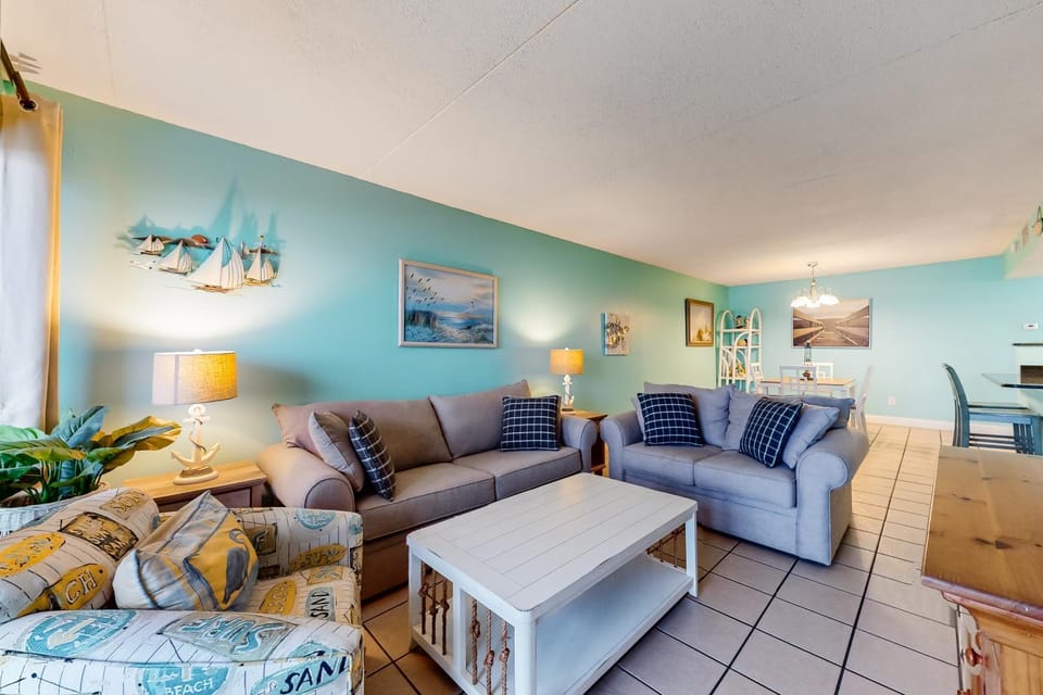 Cozy Gulf-front condo with 2 beach chairs - short distance to entertainment House in Okaloosa Island