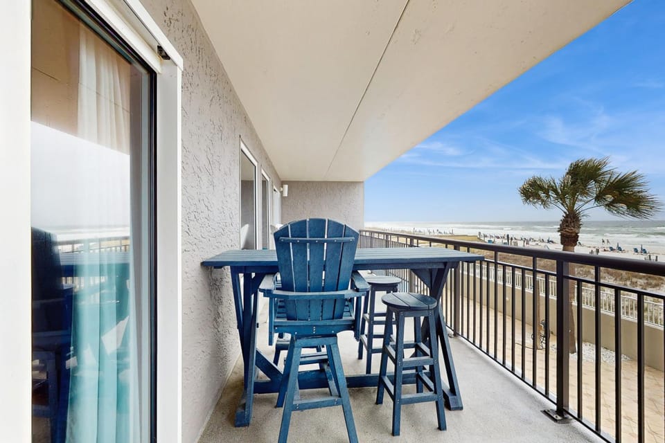 Beachfront condo with pool & tennis courts - quick drive to dining House in Okaloosa Island
