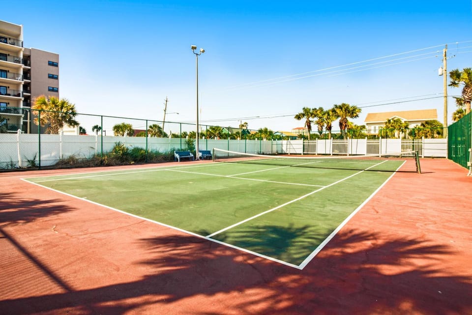 Beachfront condo with pool & tennis courts - quick drive to dining House in Okaloosa Island
