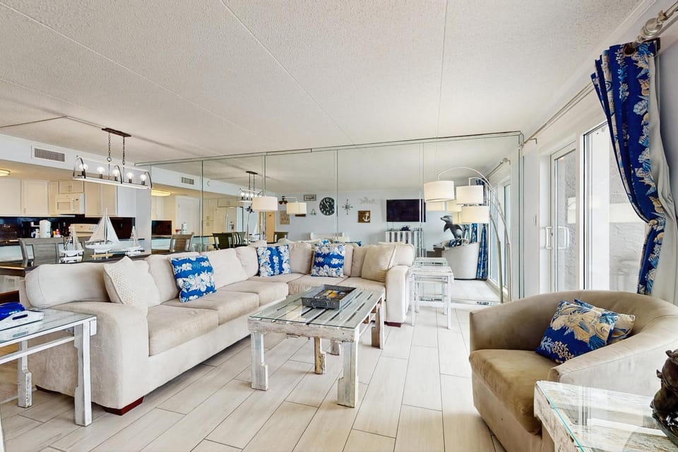 Beachfront condo with pool & tennis courts - quick drive to dining House in Okaloosa Island