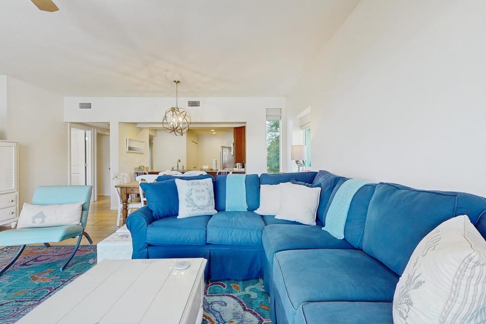 Gorgeous condo with lagoon pool hot tub beach access & pickleball court House in Rosemary Beach