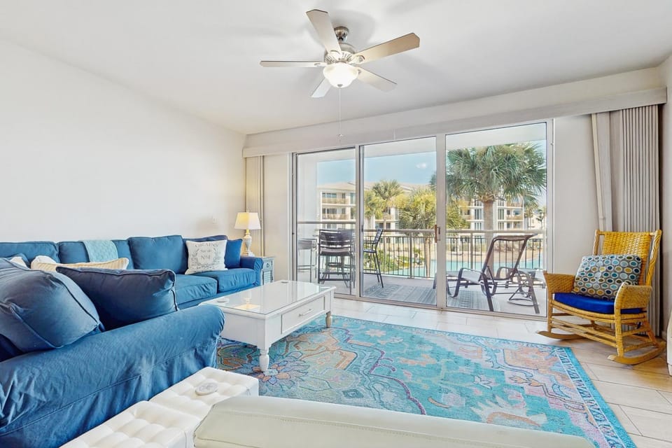 Gorgeous condo with lagoon pool hot tub beach access & pickleball court House in Rosemary Beach