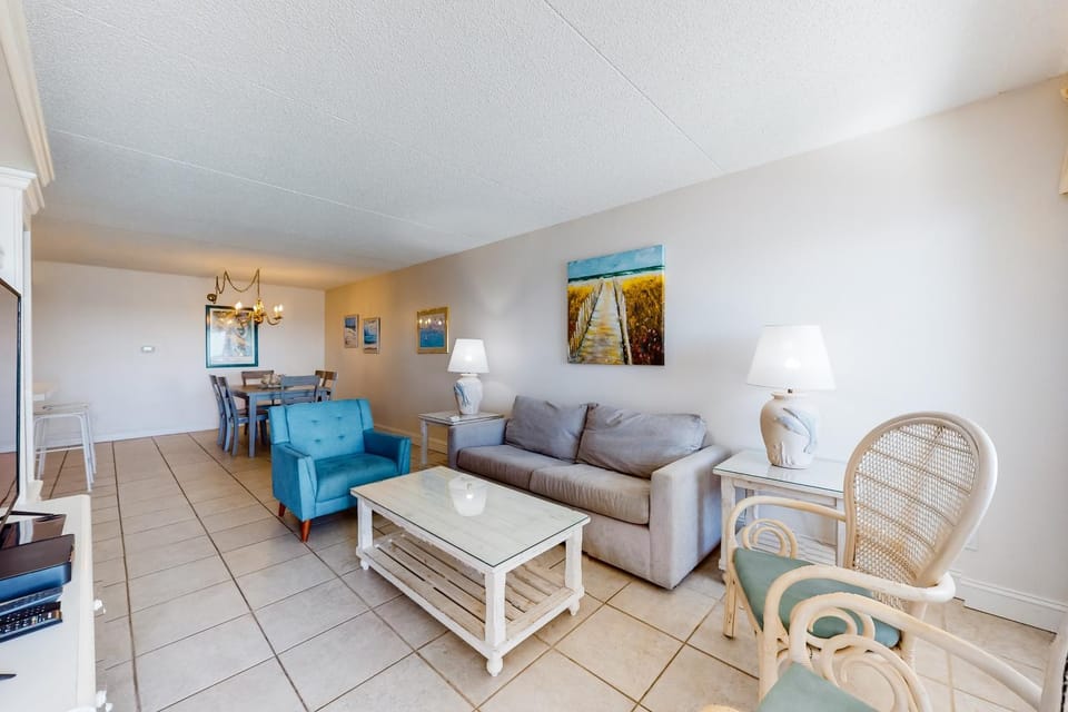 5th-floor cozy Gulf-front condo with views - close to entertainment House in Okaloosa Island