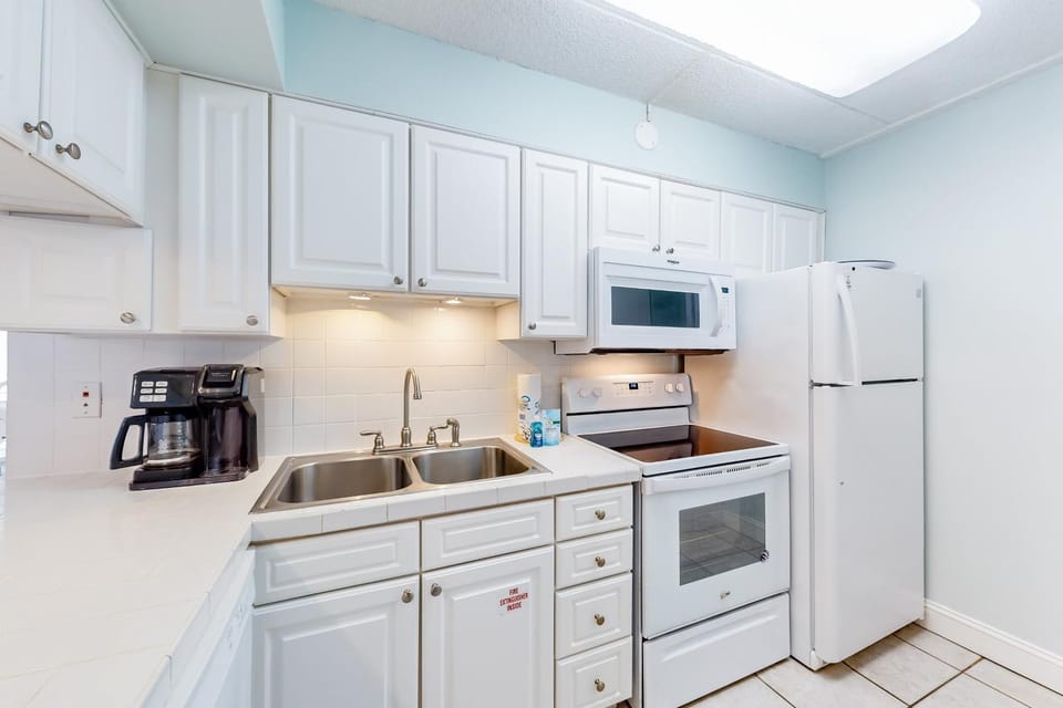 5th-floor cozy Gulf-front condo with views - close to entertainment House in Okaloosa Island