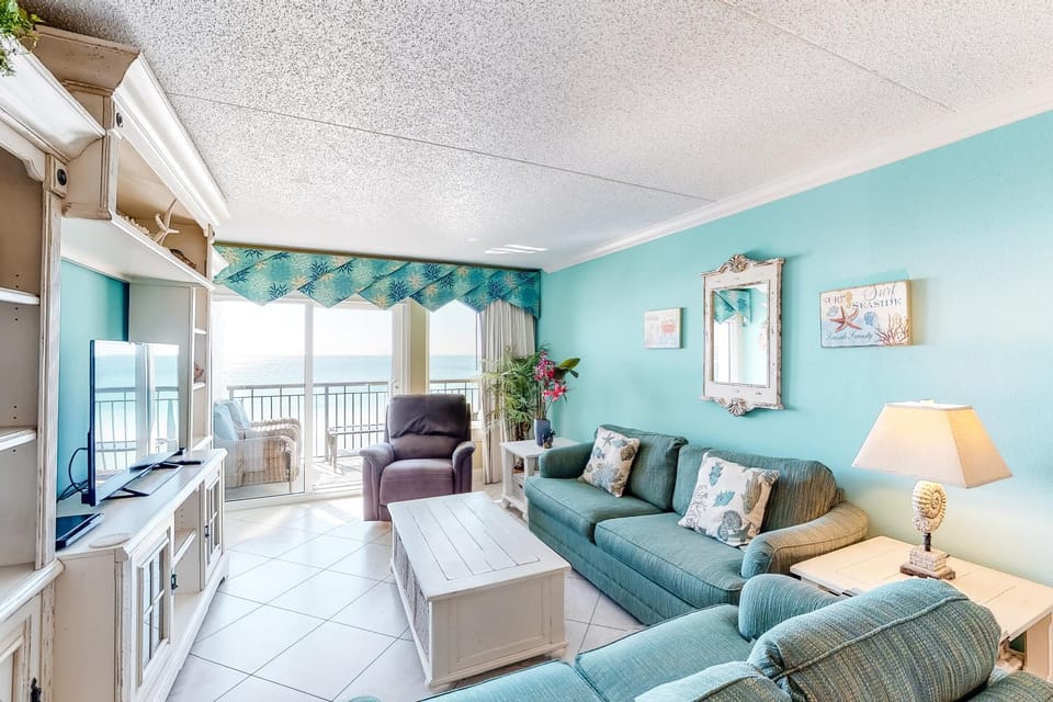 Comfortable waterfront condo with beach chairs - close to dining Apartment in Okaloosa Island