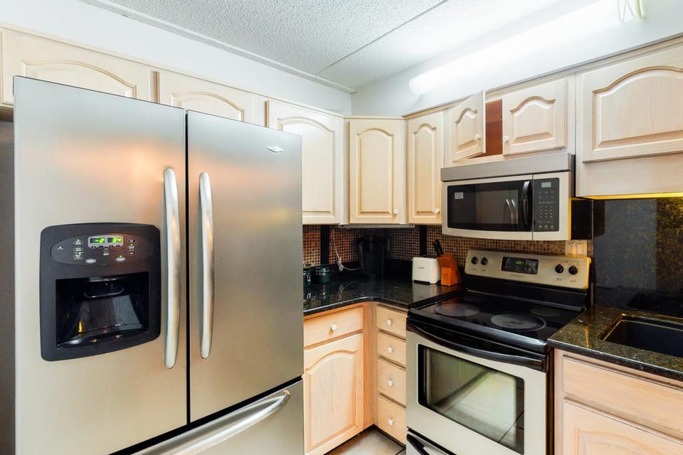 Sixth-floor condo with Gulf-front views & pool House in Okaloosa Island