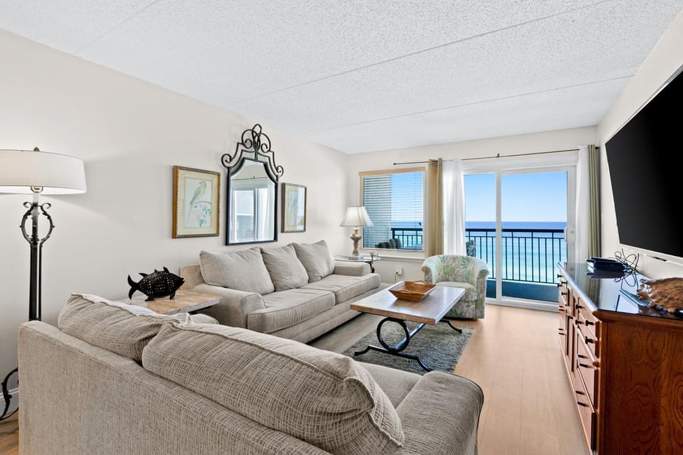 Amazing beachfront condo with Gulf views pool & beach service House in Okaloosa Island