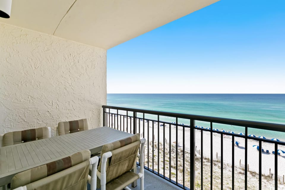 Amazing beachfront condo with Gulf views pool & beach service House in Okaloosa Island
