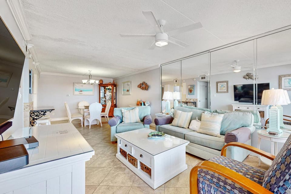 Beachfront condo with beach setup- close to everything House in Okaloosa Island