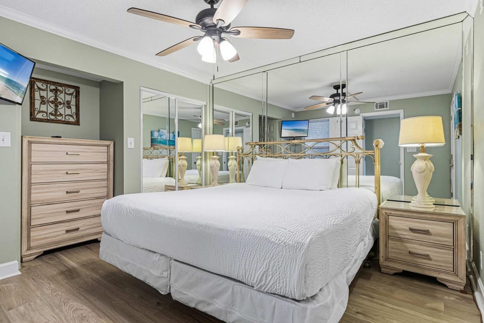 Seventh-floor oceanfront condo with pool access ocean view & central AC House in Okaloosa Island