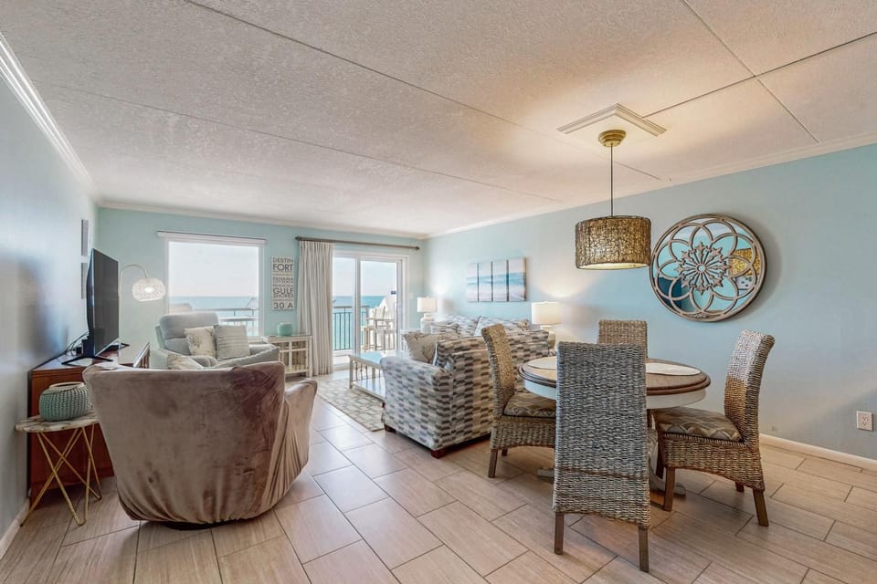 6th-floor cozy beachfront condo with views - quick walk to dining House in Okaloosa Island