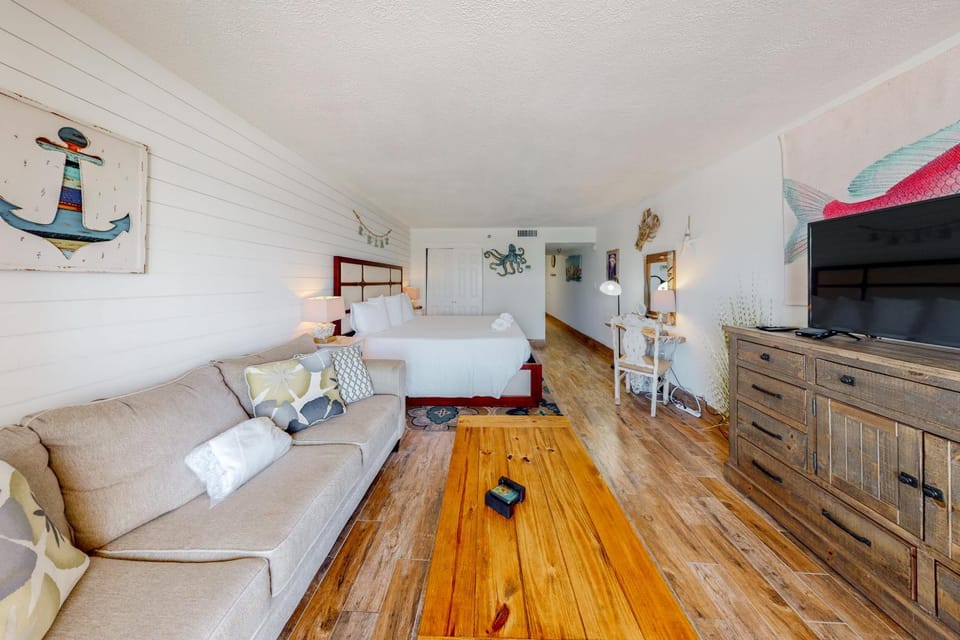 Modern oceanfront studio with pool access central AC and beach service Apartment in Okaloosa Island