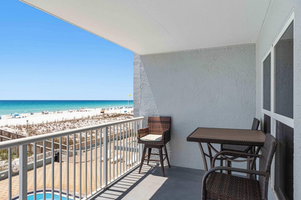 Beachfront condo with ocean & pool views beach setup included drive to dining House in Okaloosa Island