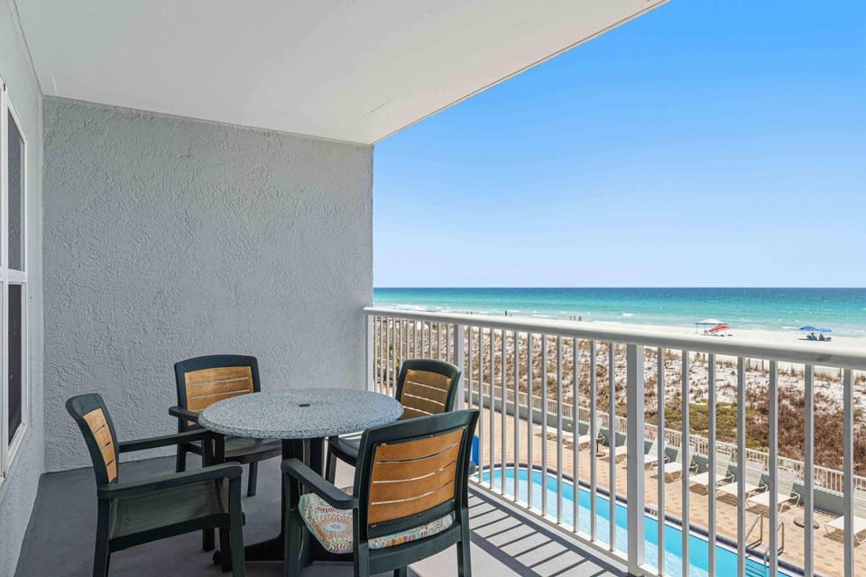 Beachfront condo with ocean & pool views beach setup included drive to dining House in Okaloosa Island
