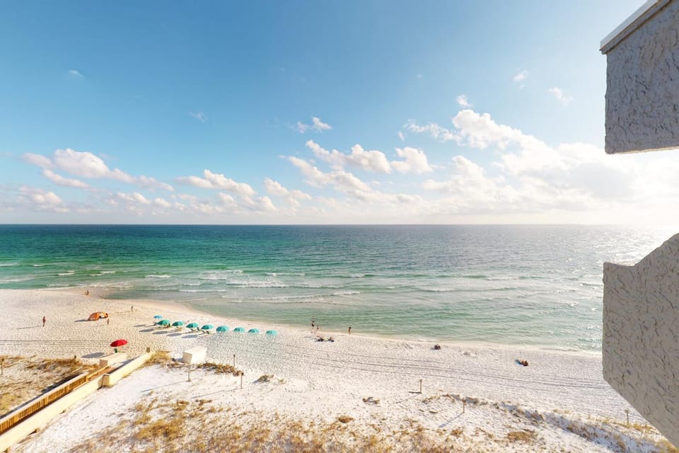 7th-floor bright open condo with Gulf-front views - close to everything House in Okaloosa Island