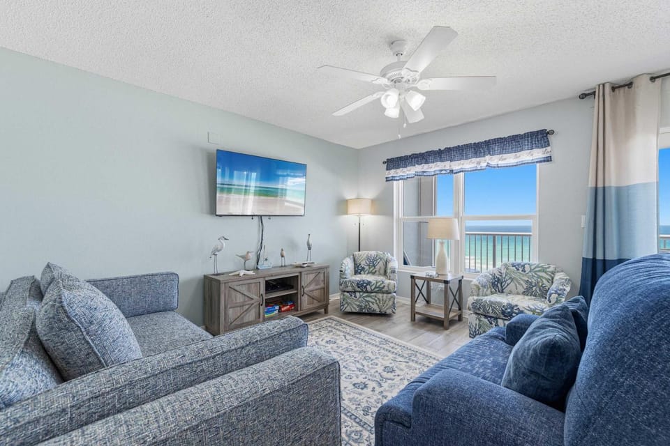 Oceanfront condo with washer&dryer pool access ocean view and central AC House in Okaloosa Island